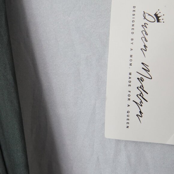 Queen Maddyn dressing gown. - Picture 13 of 13